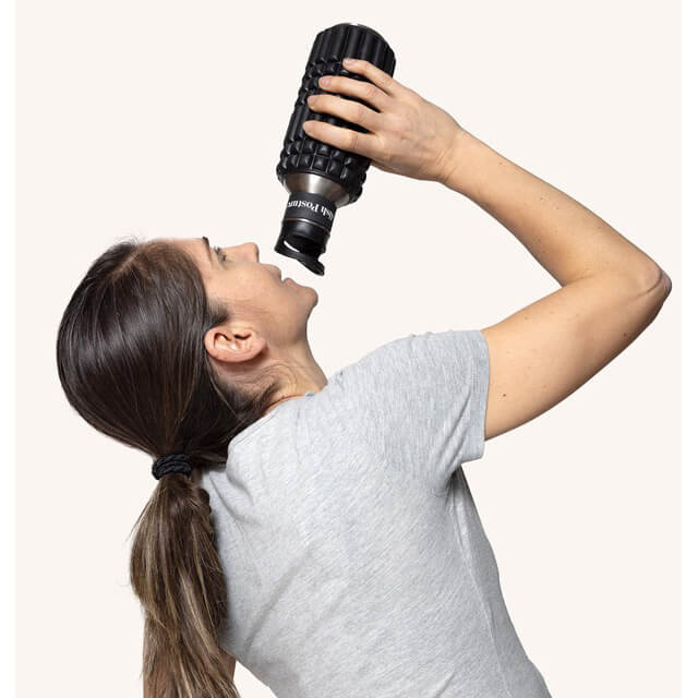 Vattenflaska och foamroller i ett