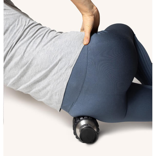 Vattenflaska och foamroller i ett